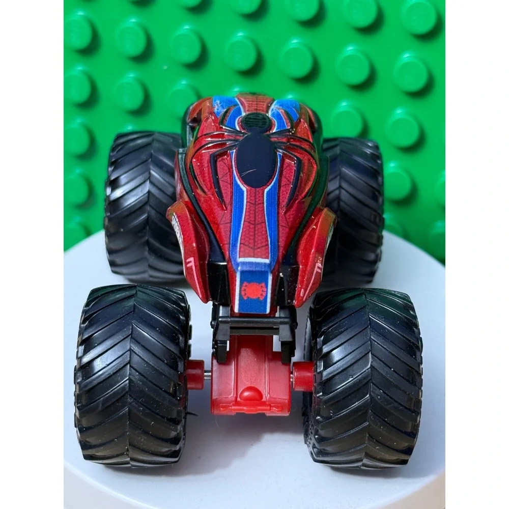 Monster Jam The Amazing Spider-Man Monster Truck 1:64 Die-Cast Marvel Red Blue